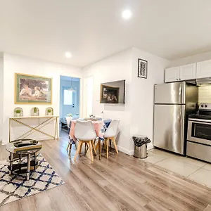 Cozy 2-bedroom In Griffintown , Montreal Canada